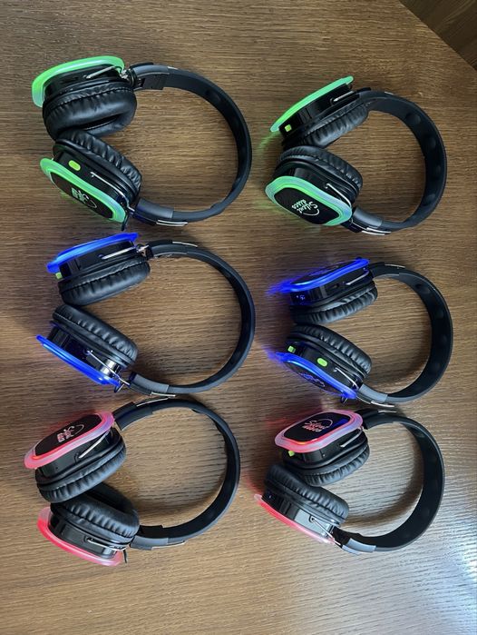 Zestaw 50 słuchawek bezprzewodowych Silent Disco LED + 3 nadajniki TC-5 (Zasięg 500m)