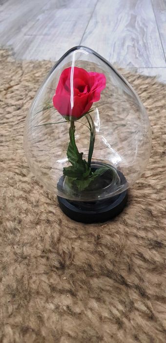 Kwiat w szkle z PRL-U