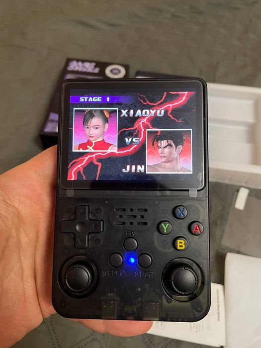 Портативна ретро консоль R36S