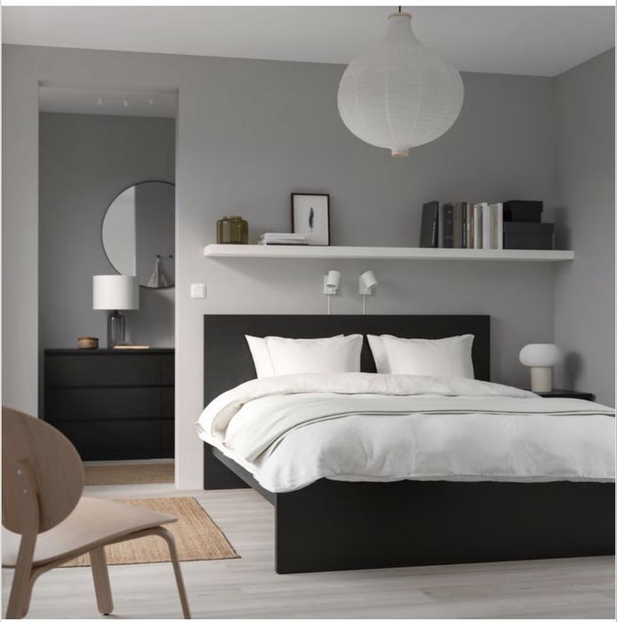 Cama de casal em bom estado