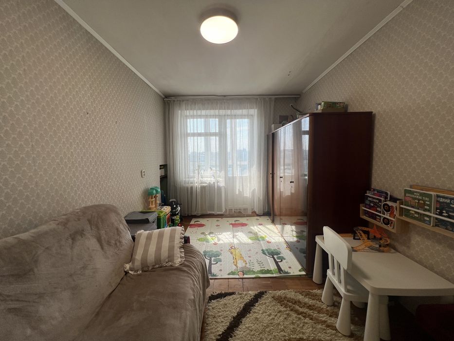 Продаж 2-х кімнатноі квартири з панорамними балконами.