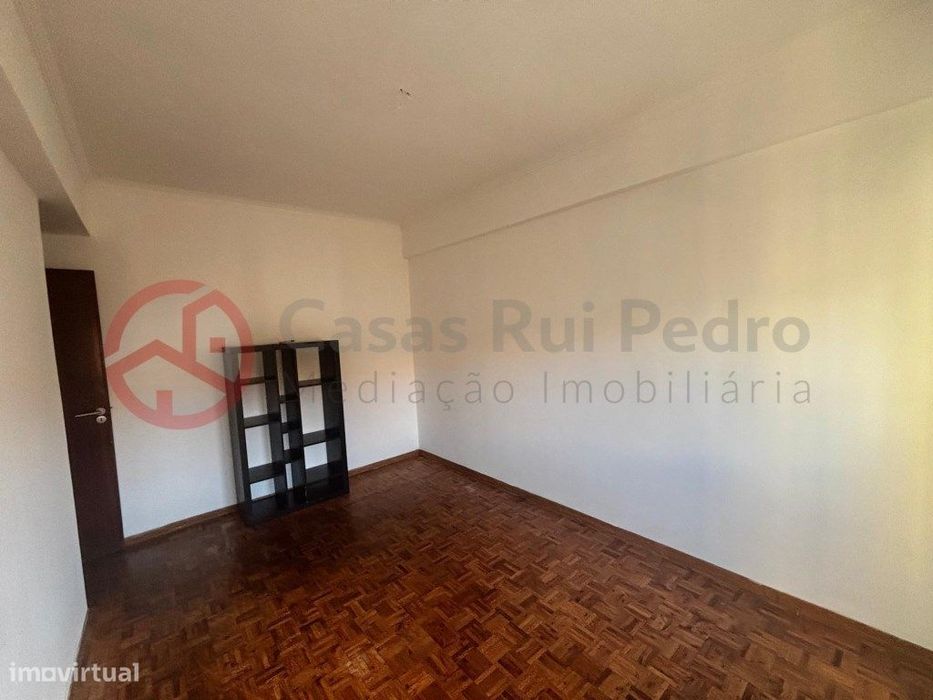 Apartamento T3 com elevador na Cruz de Pau, Amora