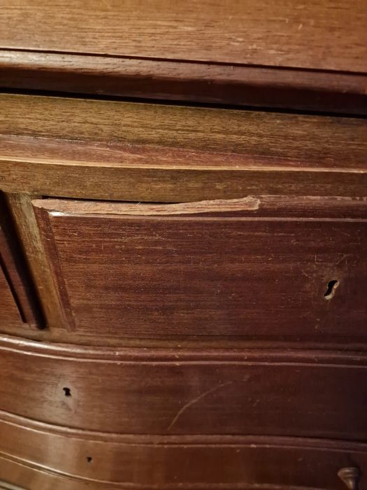 Escrivaninha/secretária antiga de madeira com muita arrumação