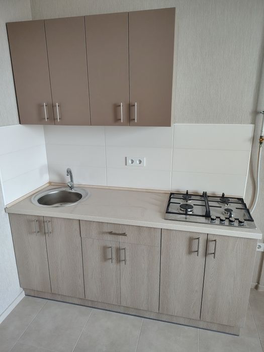 Продам кухню з мийкою і газовою поверхнею