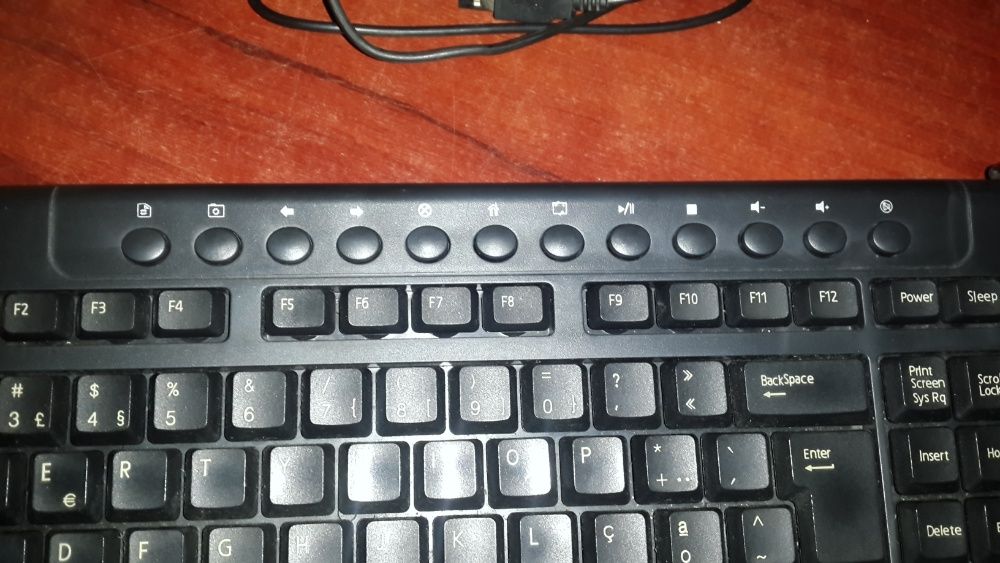 2 Teclados: Genius SlimStar 130 e X5Tech modelo XK-780MU