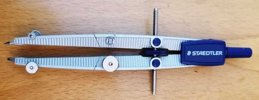 Compasso escolar Staedtler com roda central
