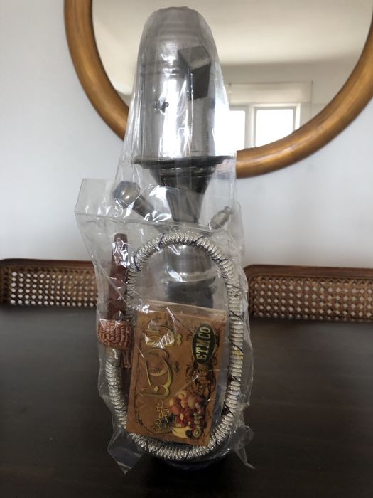 Shisha em vidro comprada no Dubai, com tabaco