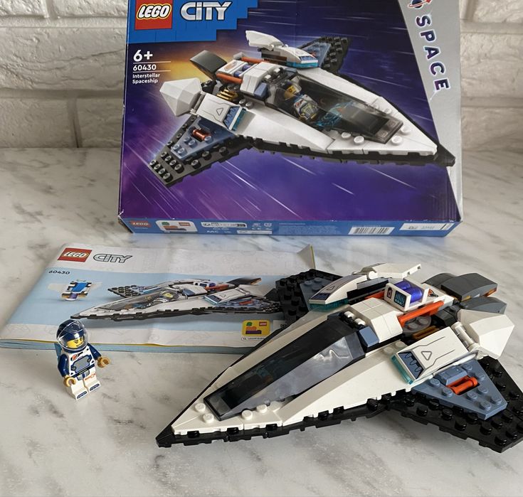 Лего LEGO City Міжзоряний космічний корабель (60430)