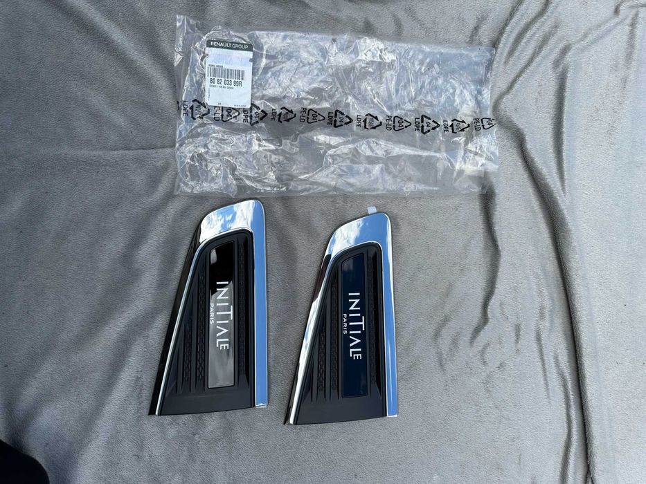 Renault Koles II 2 znaczek Initiale drzwi przednich prawych