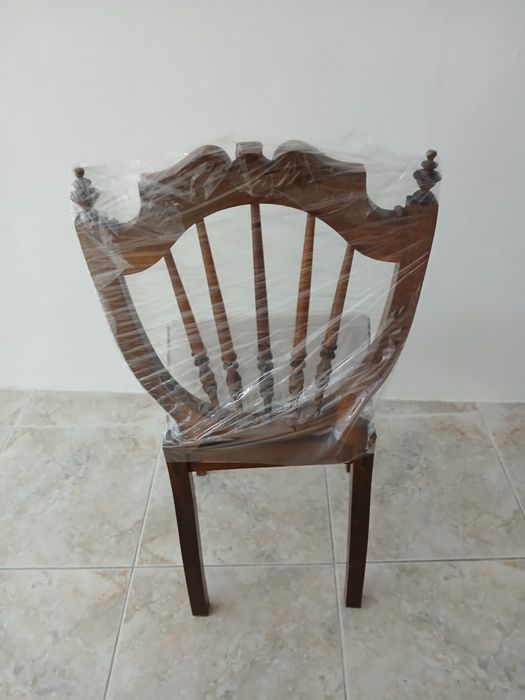 Cadeira  em madeira quinane