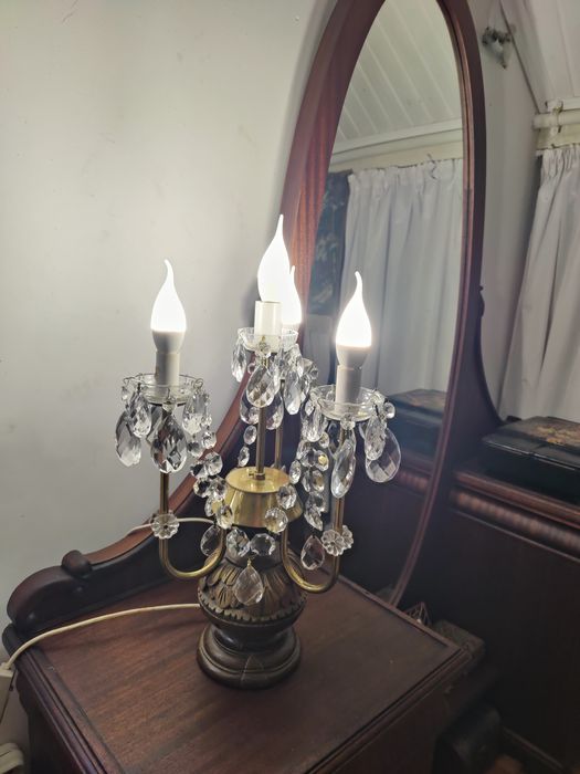 Продам настольную лампу, чешский хрусталь.Бренд Биджов