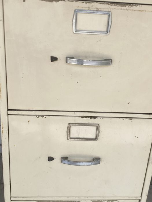 Conjunto se 2 armários metálicos e resistentes