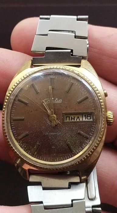 Часы  наручные Слава 26 камней СССР позолота