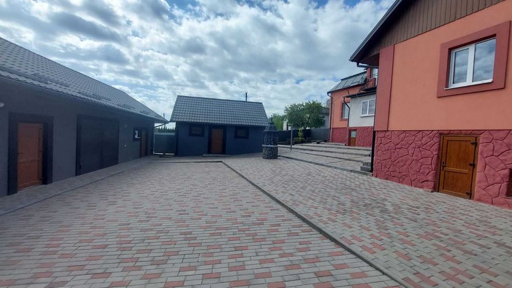 Продається гарний доглянутий будинок в с.Конюшки