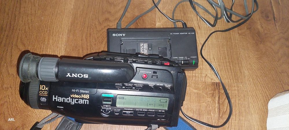 Camera video HI8 Sony handycam CCD-FX700E carregadores cabos AVARIADA
