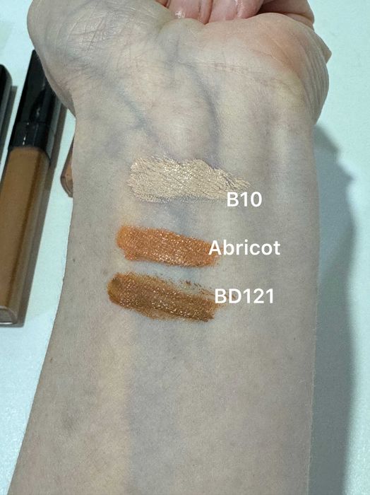 Стійкі коректори для обличчя Chanel