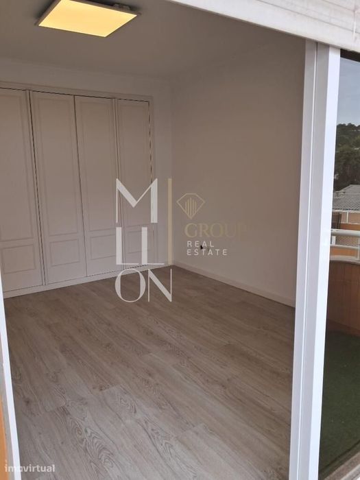 Apartamento T1+1 Renovado com Varanda e Garagem em Oliveira do Douro