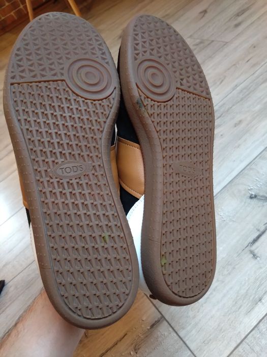 Продам кроссовки туфли tods
