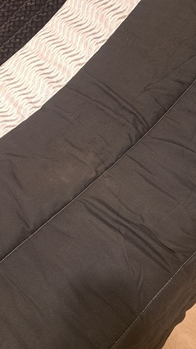 Edredão Vermelho e Preto