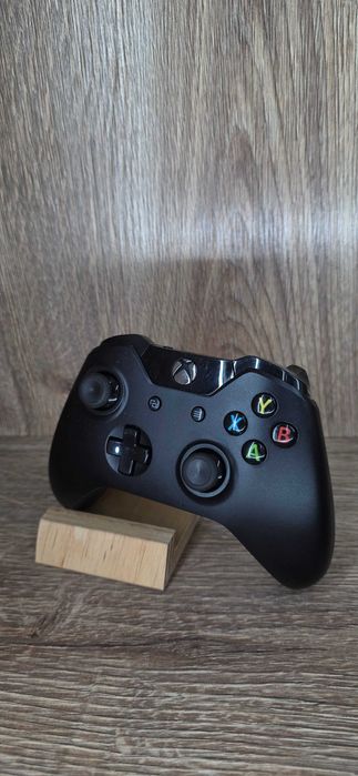 Pad Bezprzewodowy Microsoft Model 1697 Xbox One S/X Czarny Odnowiony