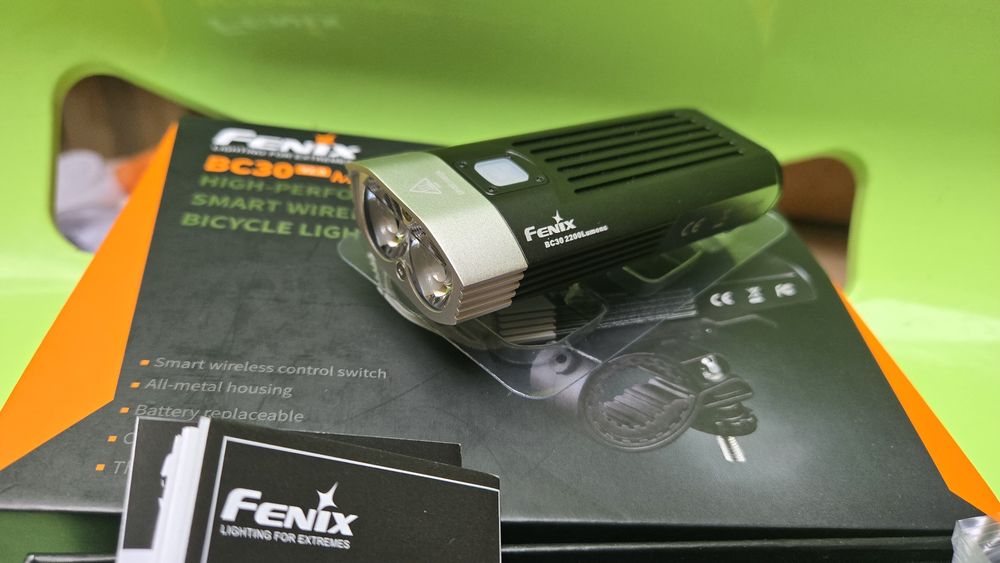 Latarka rowerowa Fenix BC30 V2.0 2200lm