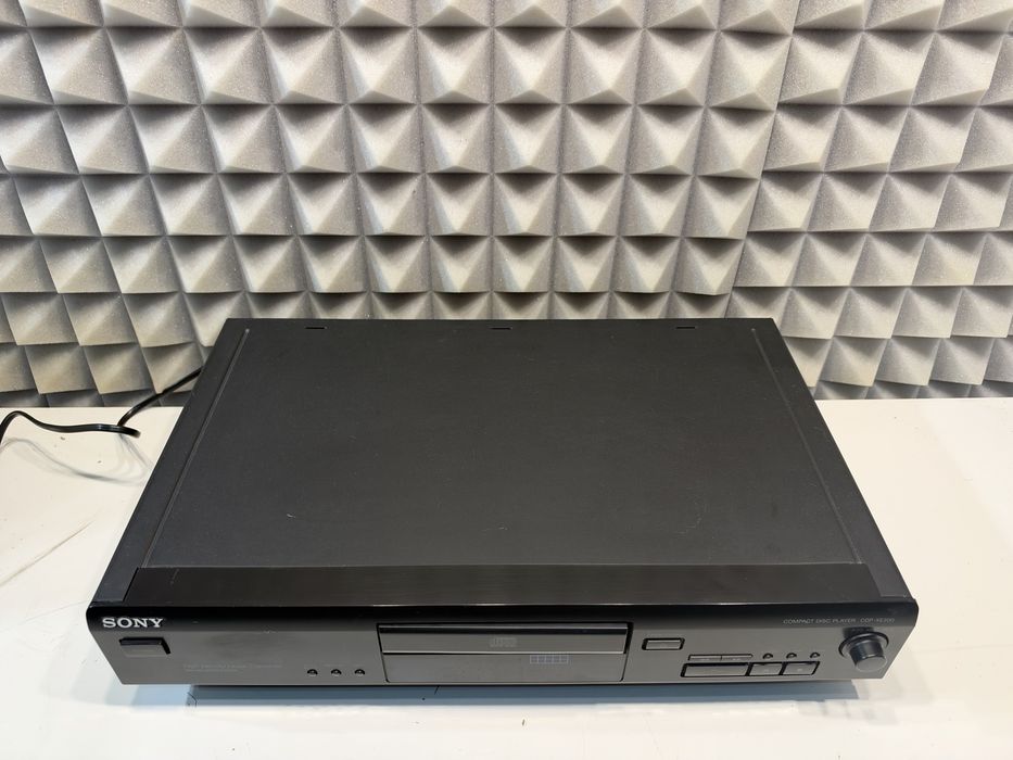 Sony CDP XE 200 .