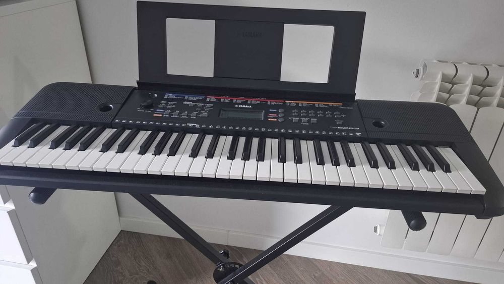Teclado Yamaha PSR-E263 + Suporte – Excelente Estado