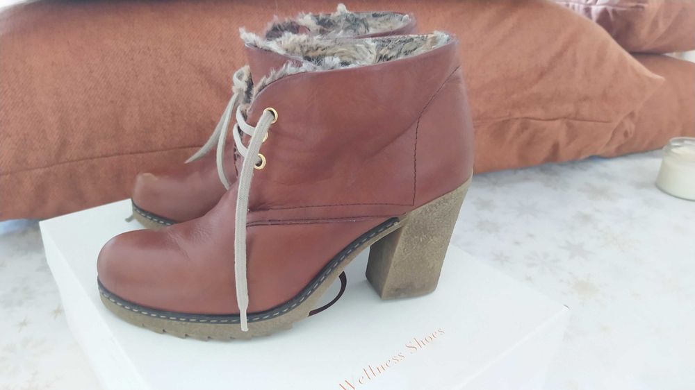 Skórzane brązowe botki na obcasie