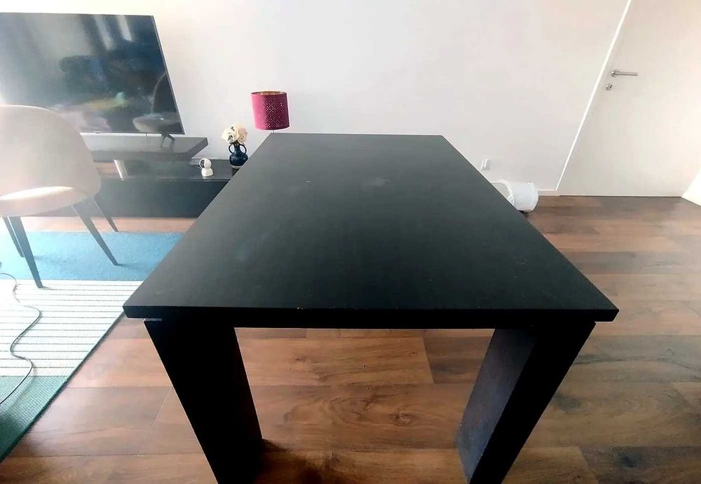 Aparador/bar preto brilhante com arrumação + mesa de jantar Dark Wengué — conjunto elegante para sala