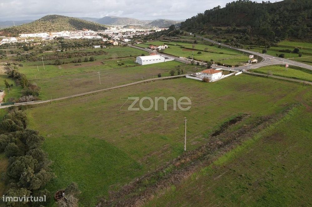 Terreno em Messines, com 9.320 m² e poço de água.