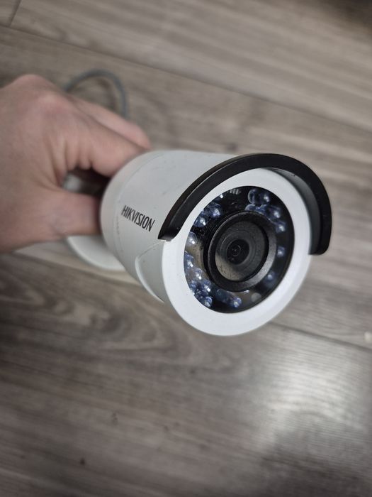 Аналогова вулична камера Hikvision DS-2CE16COT-IRF