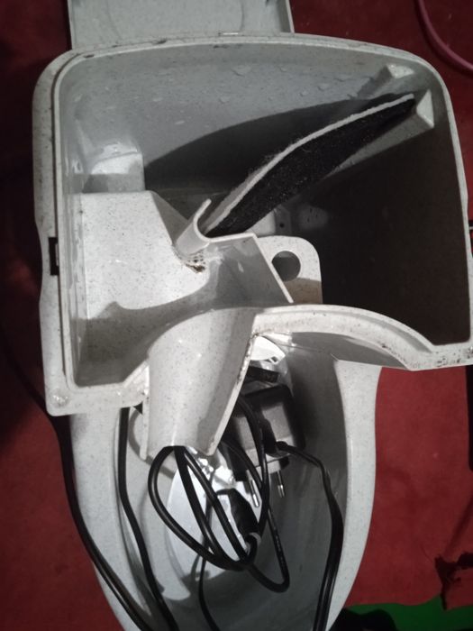 Fonte elétrica d água pa animais