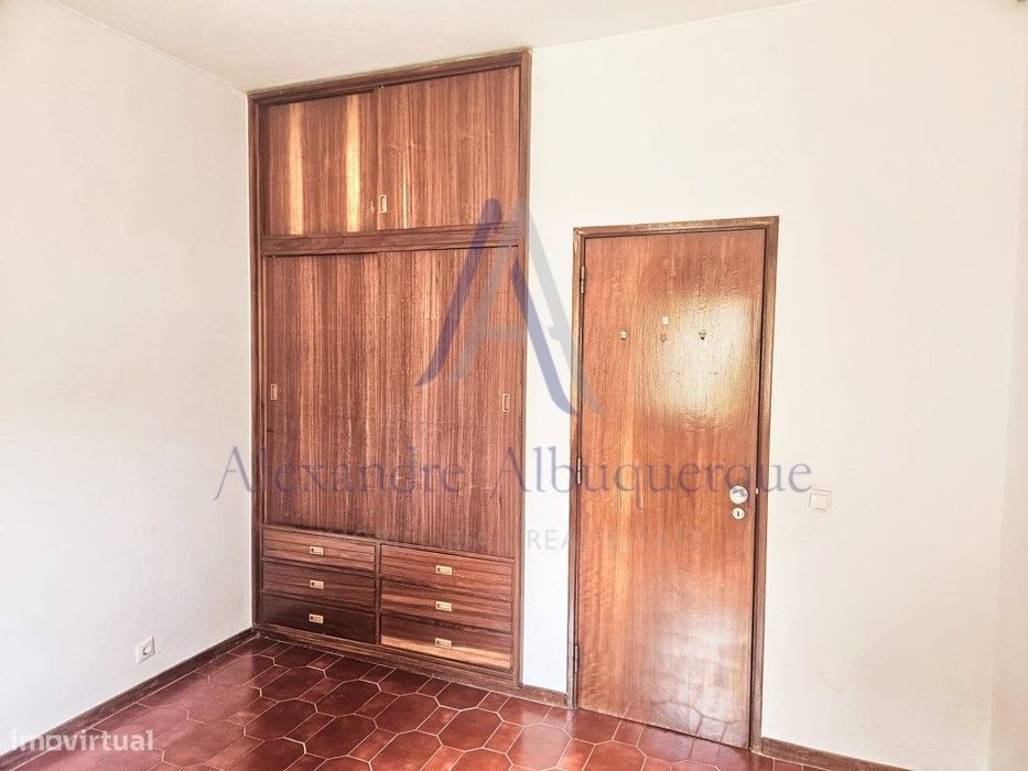 Apartamento T2 com Terraço, Arrecadação e Parqueamento | Sesimbra