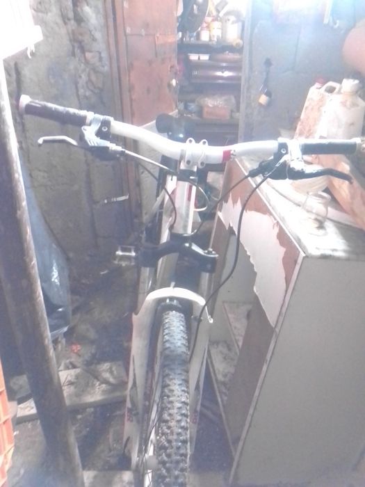 Bicicleta com travão a óleo