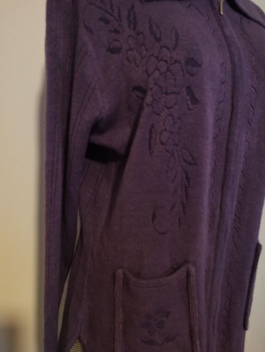 Sweter zasuwany 44