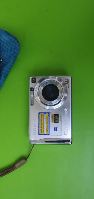 Sony Cyber-Shot DSC-W200 12.1MP Digital Camera Silver Carl Zeiss Lens