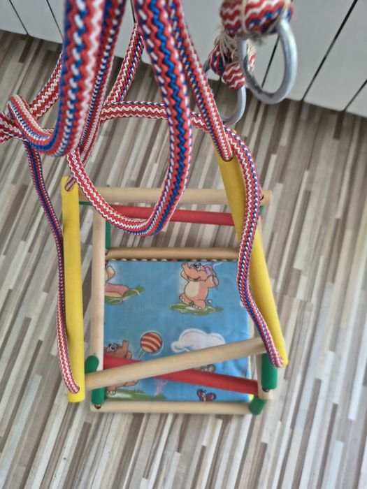 Huśtawka dla dziecka do zawieszenia w mieskaniu