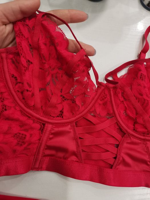 Комплект белья лифчик стринги бикини пояс чулки