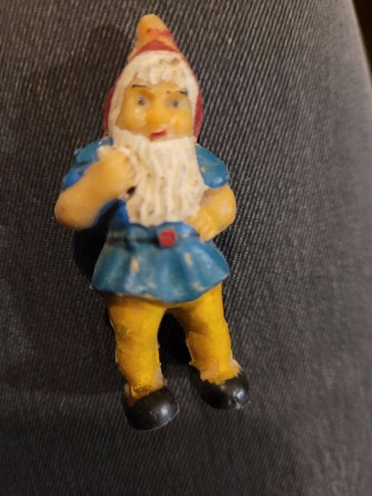 Krasnal ogrodowy gnom Kinder niespodzianka