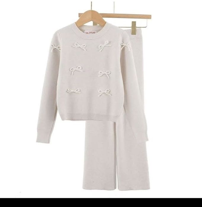 Трикотажний костюм дівчинці  на  9-11 років
