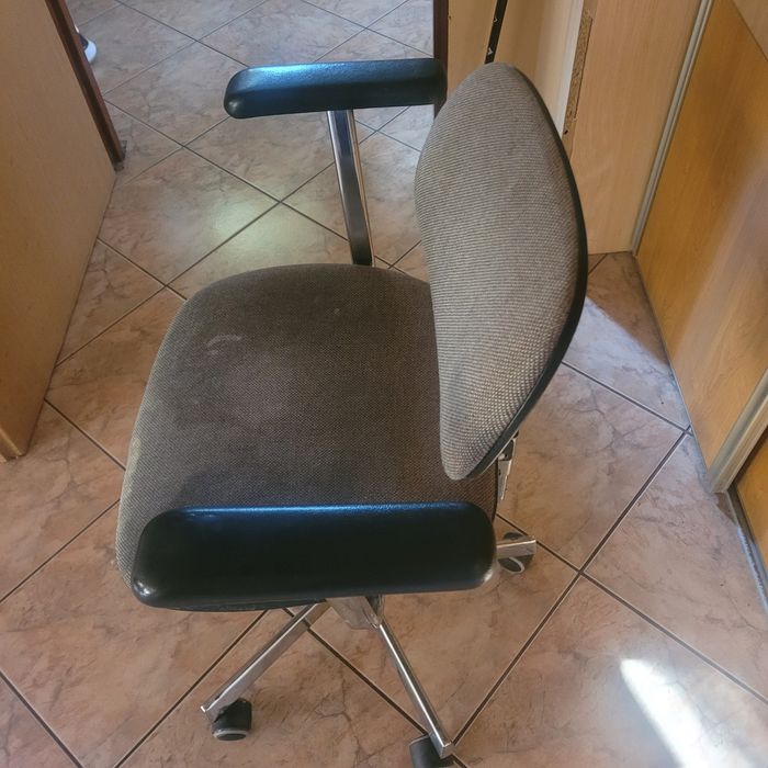 Fotel biurowy obrotowy