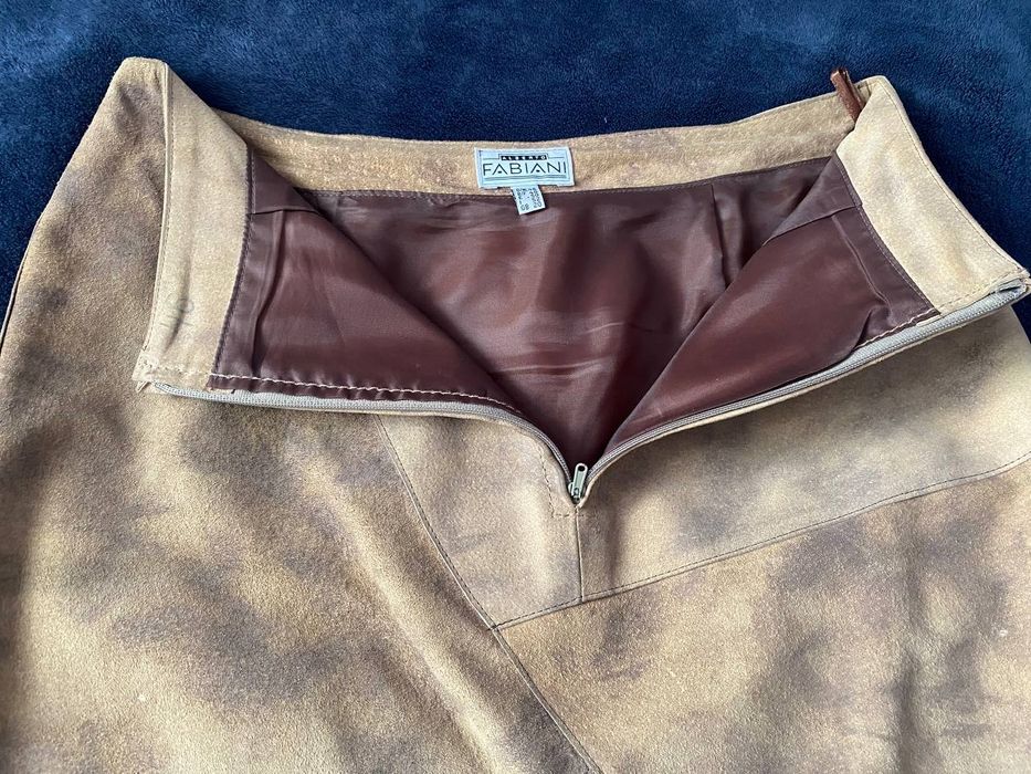 Стильная кожаная юбка.