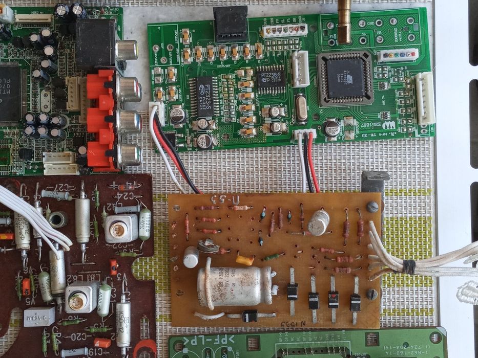 Плати, радіодеталі, радіолом