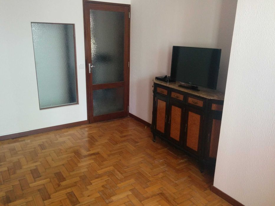 Quarto em apartamento de estudantes no Pólo, ao pé do ISEP, ESS