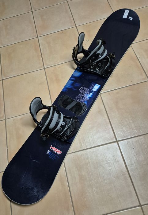 Ładny snowboard HEAD