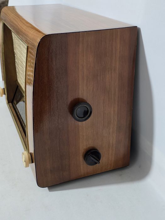 Rádio antigo reparado SABA