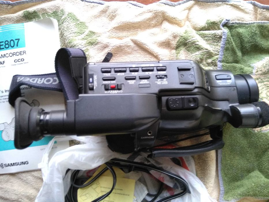 Hitachi dvdcam dz-mv350 + Samsung 8 mm camcorder VP-E807