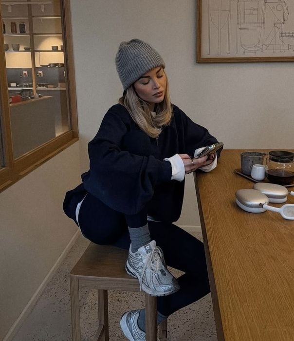 Сіра стильна шапка Odyssey, тонка в'язка, ідеальна на весну