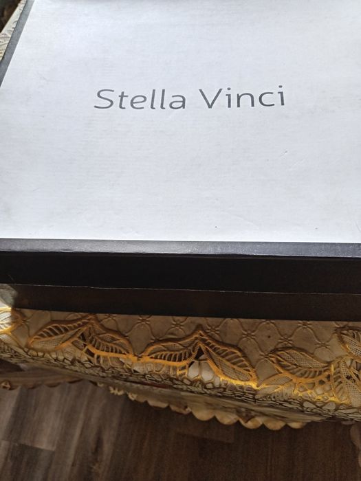 Продам фирменные утепленные кожаные кроссовки