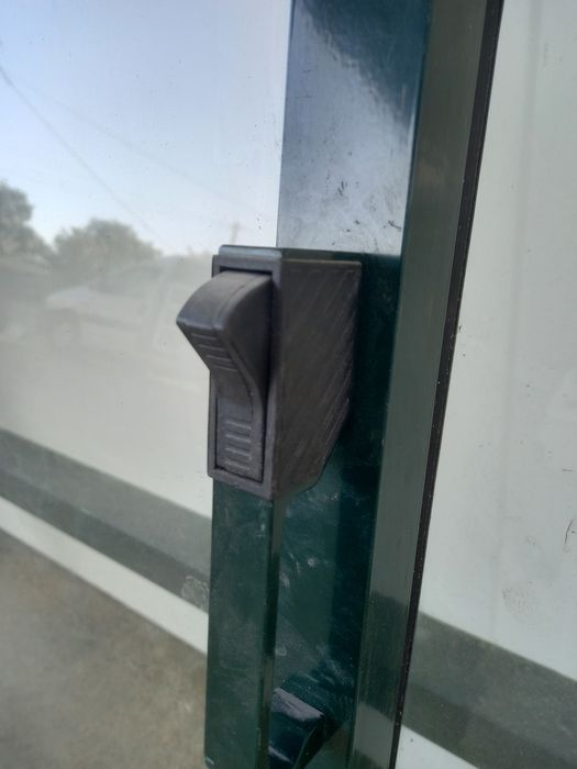 Janela de correr em alumínio.